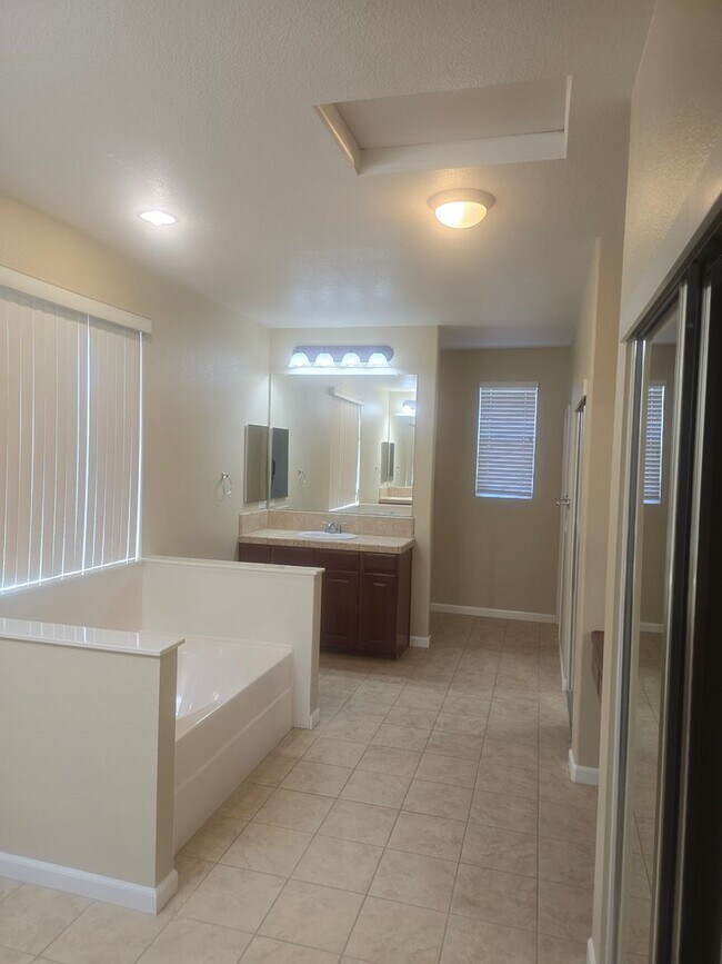 Building Photo - Peterson Ranch Home