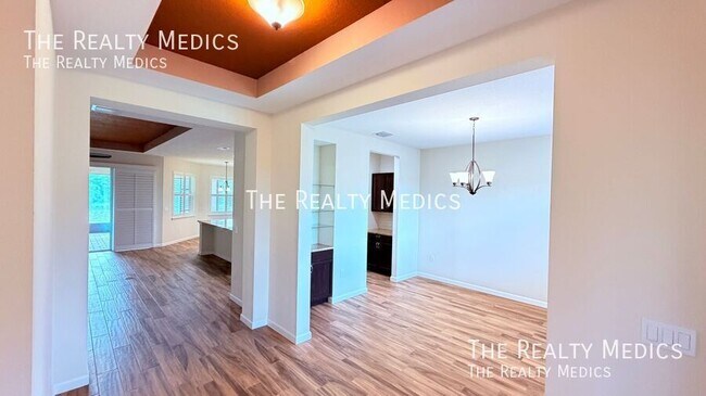 Building Photo - 1102 Victoria Hills Dr S