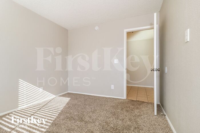 Building Photo - 8761 W Ironwood Dr