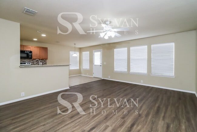 Building Photo - Gorgeous 4 bedroom brick colonial!