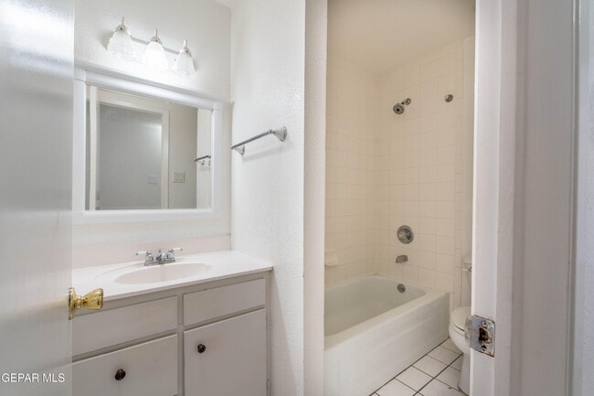 Building Photo - 11516 Meadowbrook Dr