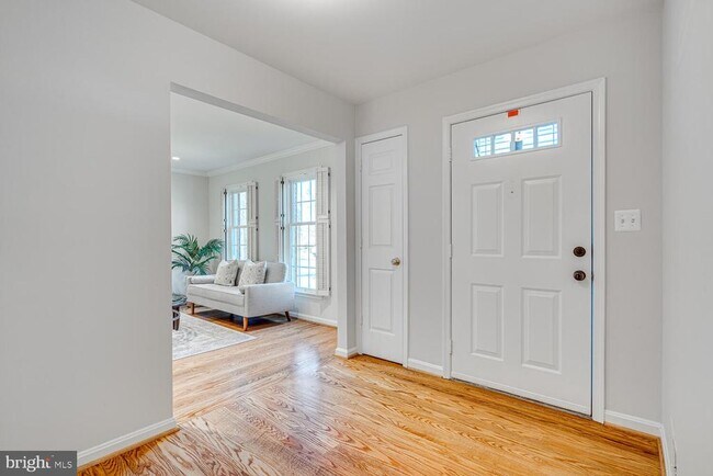 Building Photo - 6421 Linway Terrace