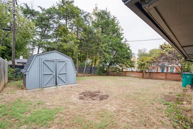 Building Photo - 4705 N Miller Ave