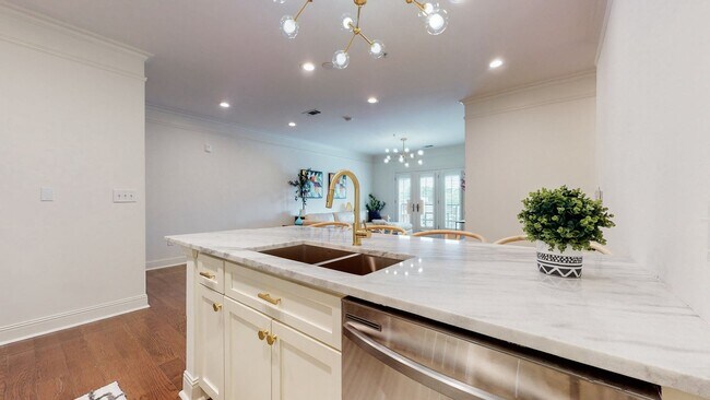 Building Photo - Amazing East Nashville 2 Bed/ 2 Bath Condo...