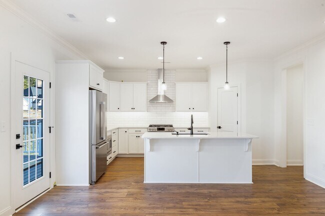 Building Photo - Maryville 37803 - 4 bedroom 3.5 bath - cal...