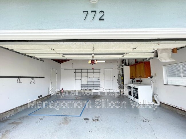 Building Photo - 772 Springwood Dr