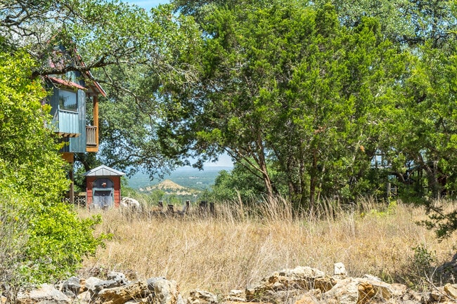Building Photo - Peaceful Hill Country Living - Vinyl Plank Flooring Throughout