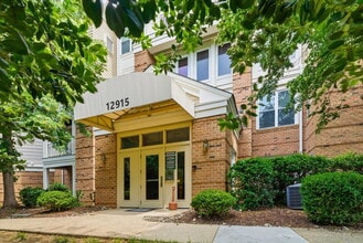 Building Photo - Commuter’s Paradise! Ground-Level 2BR Condo

Welcome home to this stunning, sun-filled 2-bedroom ...