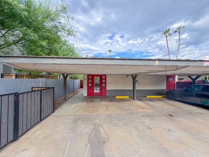 Building Photo - 2737 E Glenrosa Ave