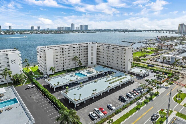 Building Photo - 301 Lake Shore Dr