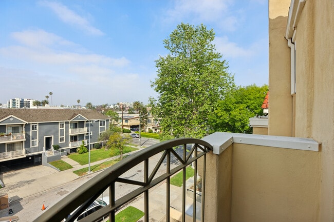 Building Photo - 3614 Empire Dr