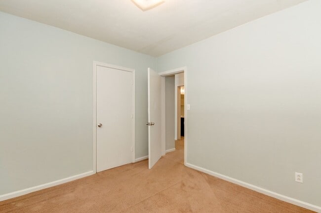 Building Photo - 1443 W 40th St