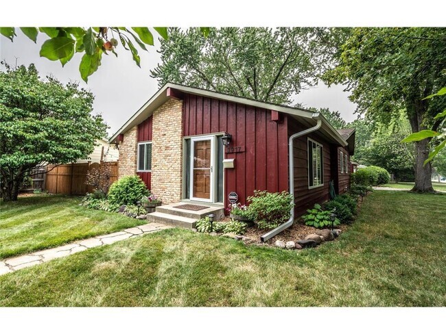 Building Photo - 3917 W 109th St