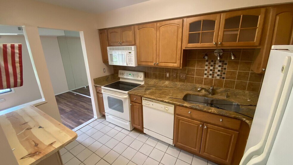 Building Photo - 30535 W 14 Mile Rd