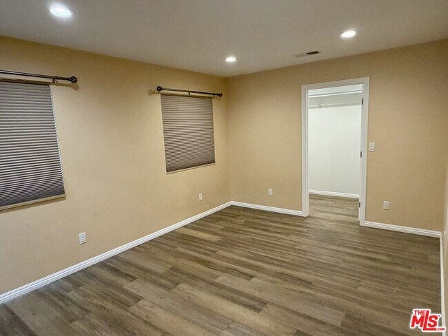 Building Photo - 3543 Sanborn Ave