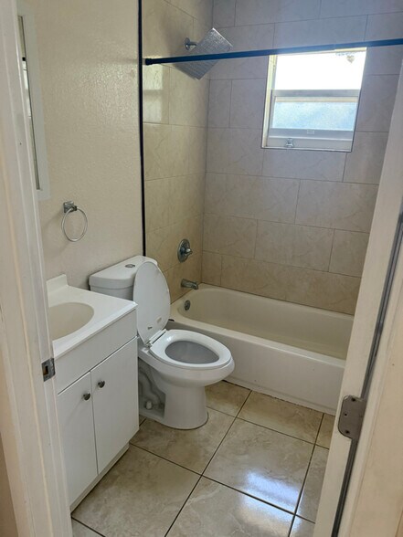 Building Photo - 328 S Biscayne River Dr