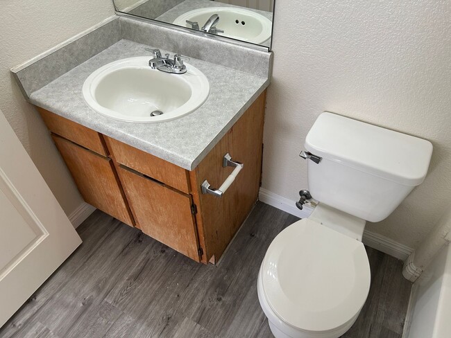 Building Photo - 2 Bed / 2 Bath Condo for Rent