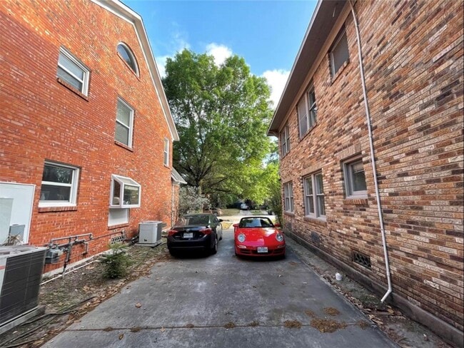 Building Photo - 1706 Hawthorne St