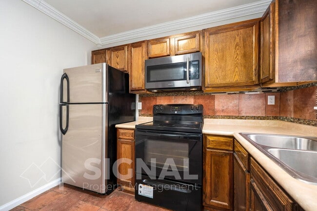 Building Photo - 1052 Apple St