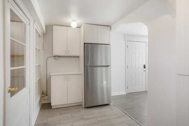 Building Photo - Updated 1 bed with flex space and yard