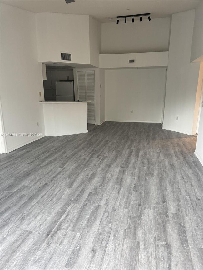 Building Photo - 2131 SE 10th Ave