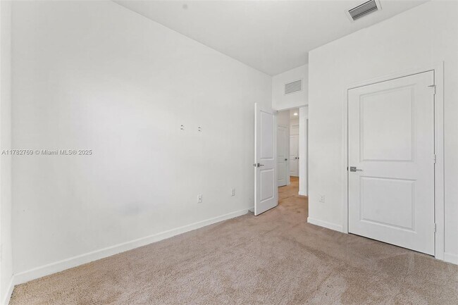 Building Photo - 1161 SW 6th Ct