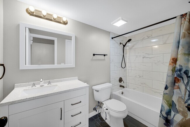 Building Photo - 124 Glengarry Dr