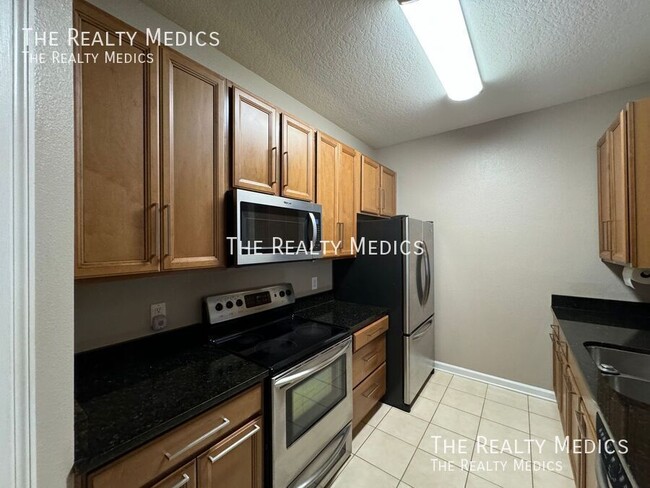 Building Photo - Available NOW! Cozy 3 Bedroom/2 Bath Unit ...