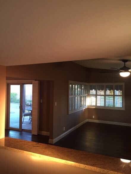 Building Photo - 2000 Karen St