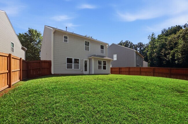 Building Photo - Spacious 4BR Home with New Carpet & Fenced Backyard
