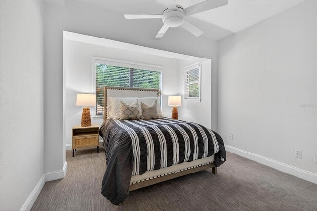 Building Photo - 922 N Shore Dr NE