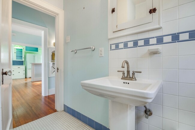 Building Photo - 4823 Fannin Dr