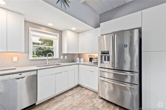Building Photo - 530 S Manor Dr