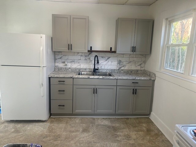 Building Photo - 346 Day Ave SW