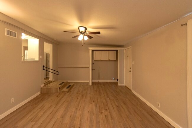 Building Photo - 3212 Wenz Ave
