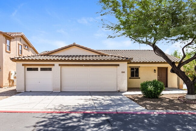 Building Photo - 2541 S De Soto Rd