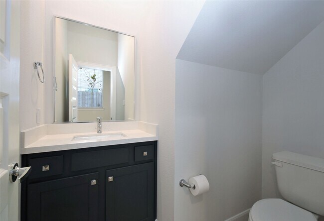 Building Photo - 506 W Donovan St