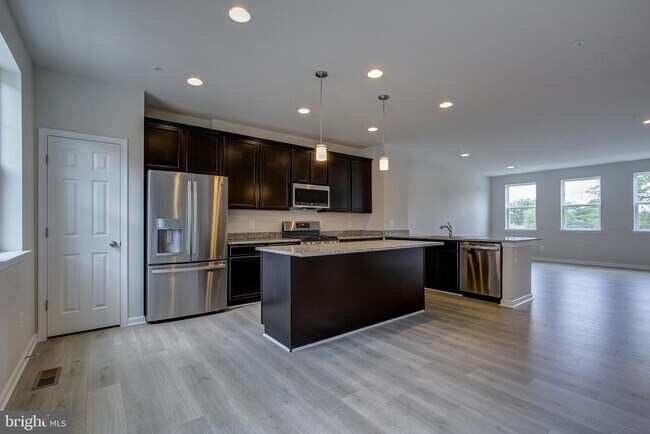 Building Photo - 14217 Travilah Rd