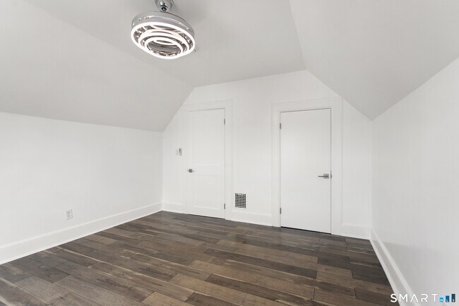 Building Photo - 28 Dolsen Pl
