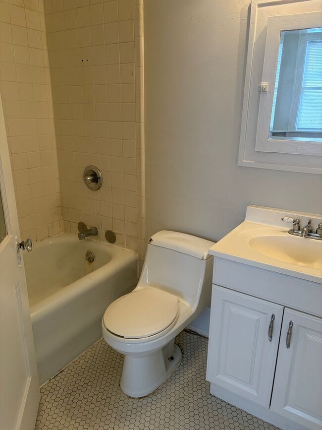 Building Photo - South Highlands 1BR/1BA