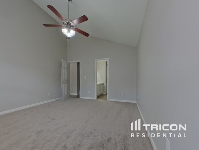 Building Photo - 819 Chablis Dr