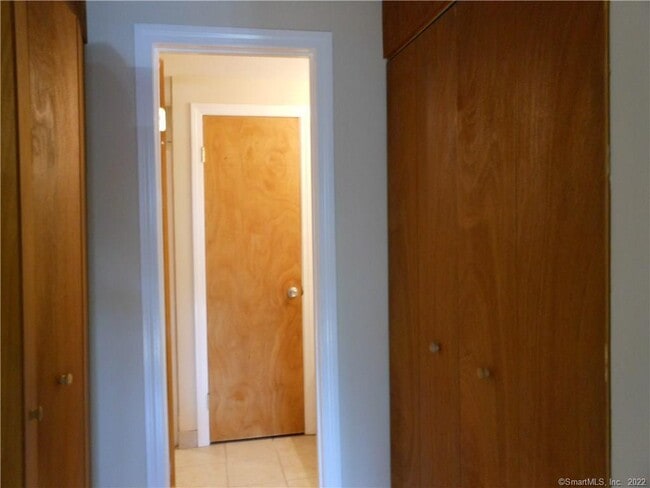 Building Photo - 7 Padanaram Rd