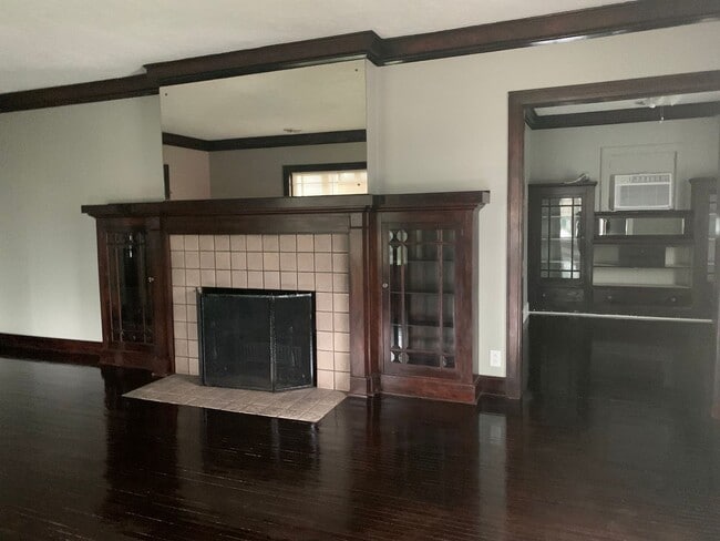 Building Photo - Brick Home W/ Garage