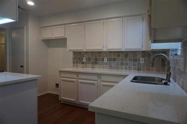 Building Photo - 3306 Dixie Farm Rd