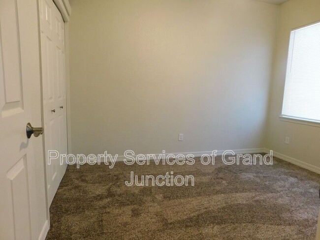 Building Photo - 566 1/2 Garden Grove Court