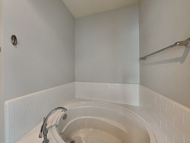 Building Photo - 3816 Haskell Ct