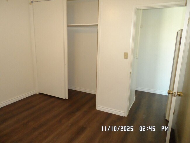 Building Photo - 5004