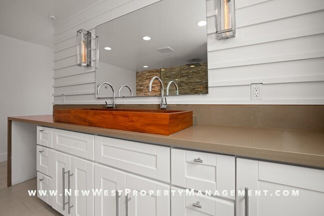 Building Photo - Exquisite Pacific Beach 4 bedroom located on a quiet cul-de-sac in the coveted Floral Terrace com...