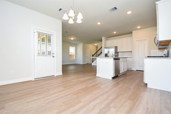 Building Photo - 27131 Grey Fox Run