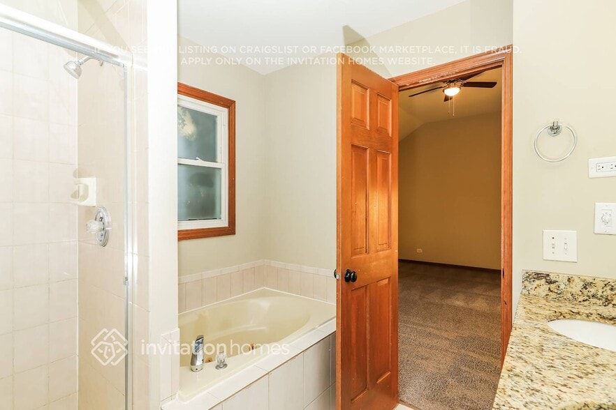 Building Photo - 2517 Leach Dr